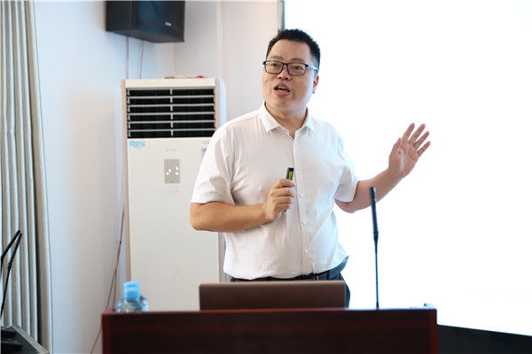 企業大咖進校園,與同學們暢談新能源汽車行業!