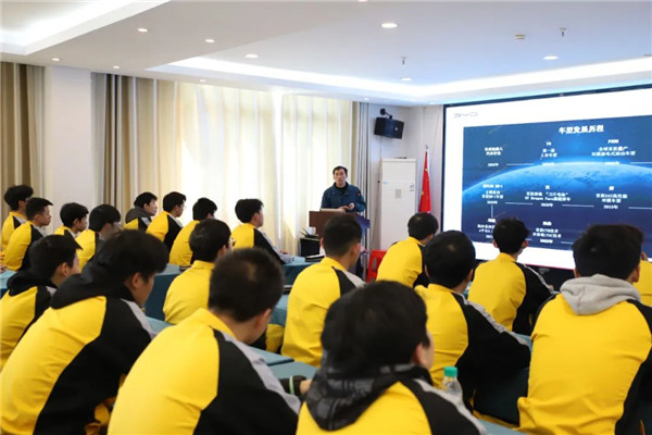 比亞迪技術總監進校園,解讀新能源汽車發展