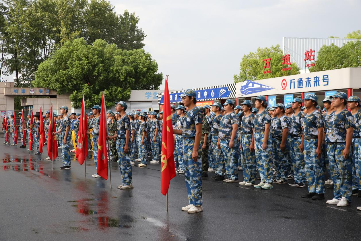 迷彩青春,揚帆起航 | 江西萬通2025級新生軍訓匯演暨表彰大會圓滿落幕!